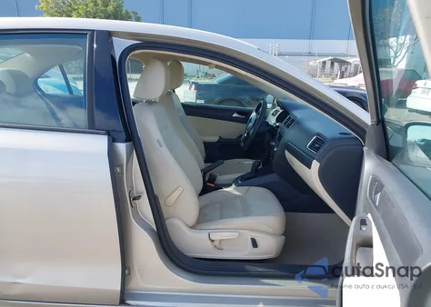 2014 Volkswagen Jetta 1.8T Se z USA, uszkodzony, nr VIN 3VWD17AJ5EM221707